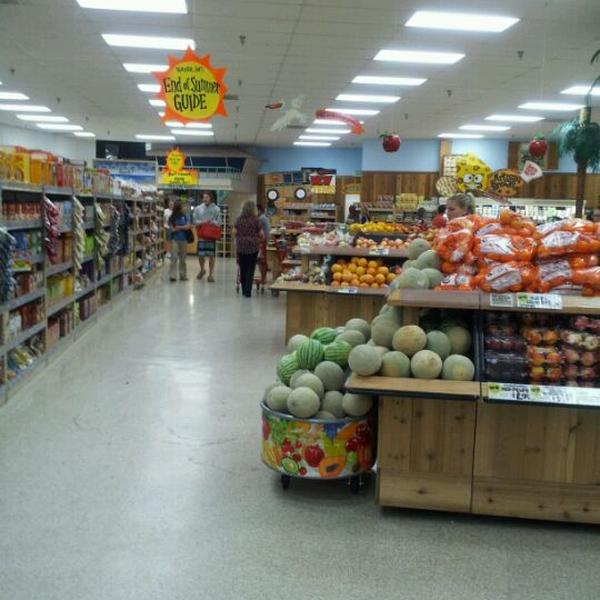 Photo taken at Trader Joe's by Marco G. on 9/4/2011-美国加利福尼亚州亨廷顿比奇五点广场主街18681 Photo taken at Trader Joe's by Marco G. on 9/4/2011