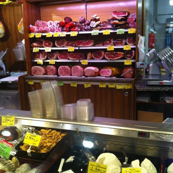 Photo taken at Coop & Coop Faentina by Laura B. on 10/11/2011-意大利艾米利亚-罗马涅拉文纳乃尼广场1 Photo taken at Coop & Coop Faentina by Laura B. on 10/11/2011