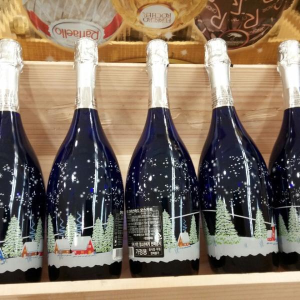 Photo taken at 롯데마트 (LOTTE Mart) by JJ P. on 12/21/2013