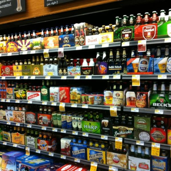 Photo taken at Whole Foods Market by Mooncheol P. on 5/5/2012-美国弗吉尼亚州格伦 - 阿伦西广场街11173 Photo taken at Whole Foods Market by Mooncheol P. on 5/5/2012