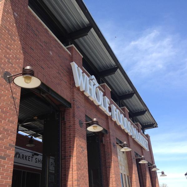 Photo taken at Whole Foods Market by Amber B. on 4/14/2013-美国弗吉尼亚州格伦 - 阿伦西广场街11173 Photo taken at Whole Foods Market by Amber B. on 4/14/2013