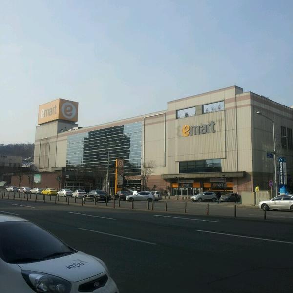 Photo taken at E-Mart by David V. on 1/3/2014-江原道春川市京春2341易买得超市 Photo taken at E-Mart by David V. on 1/3/2014