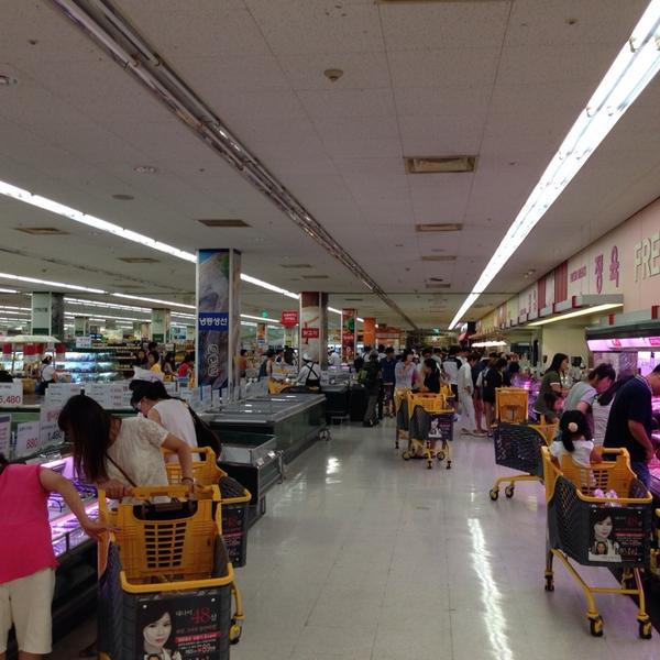 Photo taken at E-Mart by e.junyup on 8/17/2013-江原道春川市京春2341易买得超市 Photo taken at E-Mart by e.junyup on 8/17/2013