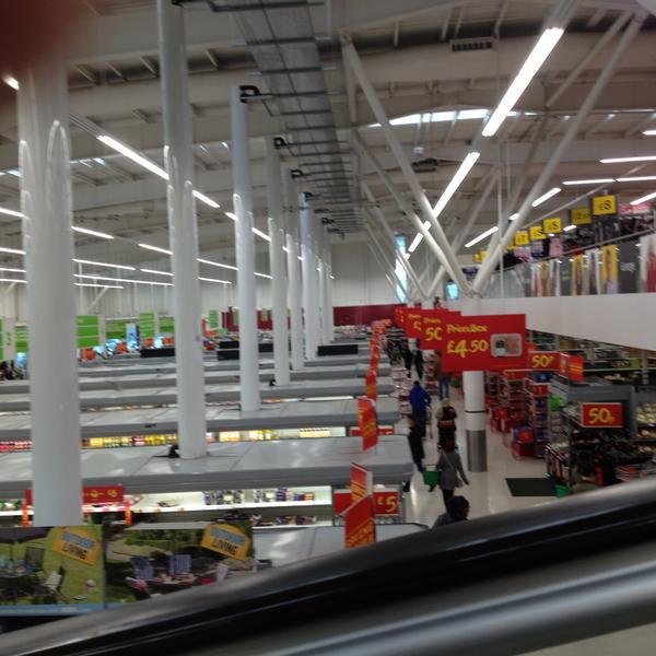 Photo taken at Asda by Tanvir H. on 5/9/2013-英国休姆普琳西丝路 Photo taken at Asda by Tanvir H. on 5/9/2013