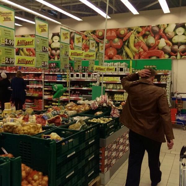Photo taken at Kaufland by Ma M. on 12/2/2013-德国北莱茵威斯特法伦州贝尔吉施格拉德巴赫理查德桑德尔大道 Photo taken at Kaufland by Ma M. on 12/2/2013