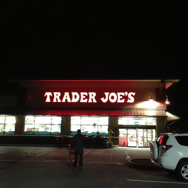 Photo taken at Trader Joe's by Amy G. on 1/26/2013-南卡莱罗纳州查尔斯顿市芒特普莱森特约翰尼多兹大道401号 Photo taken at Trader Joe's by Amy G. on 1/26/2013
