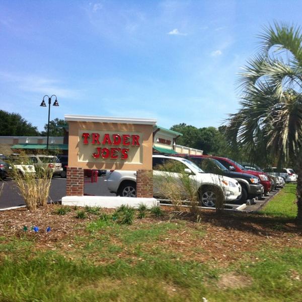 Photo taken at Trader Joe's by Jamie O. on 7/29/2011-南卡莱罗纳州查尔斯顿市芒特普莱森特约翰尼多兹大道401号 Photo taken at Trader Joe's by Jamie O. on 7/29/2011