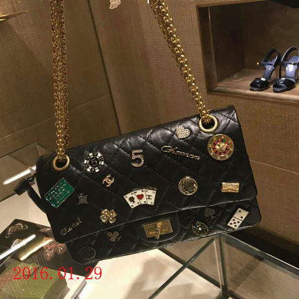 Chanel/香奈儿chanel女包16春款徽章贴饰口盖单肩包 奢华手提包 Chanel/香奈儿chanel女包16春款徽章贴饰口盖单肩包 奢华手提包