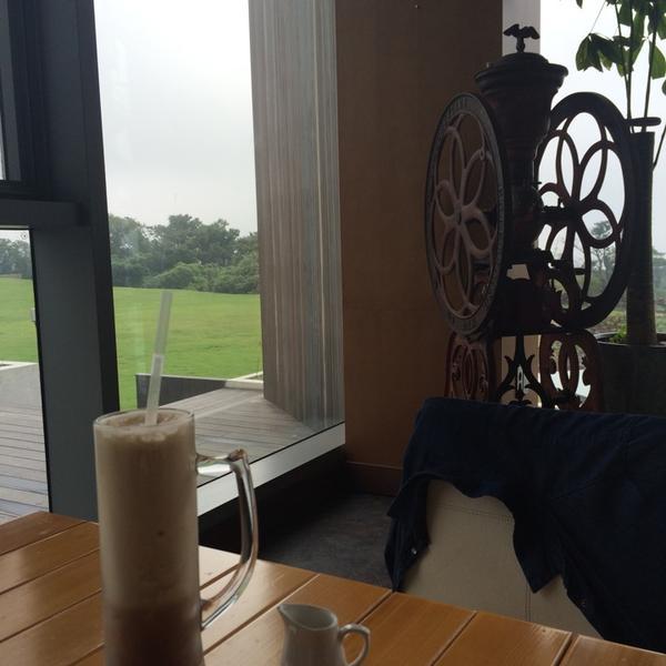 Photo taken at 올리브카페 Olive Cafe by Jieun G. on 7/26/2014-济州西归浦市119号 OliveYoung美妆店 Photo taken at 올리브카페 Olive Cafe by Jieun G. on 7/26/2014