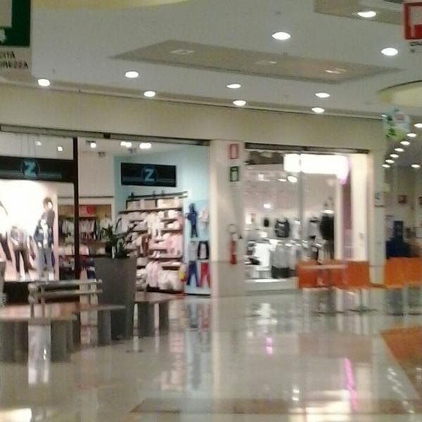 Photo taken at Auchan by Penelope D. on 8/27/2013-意大利普利亚梅萨涅阿皮亚7号国道10公里处 Photo taken at Auchan by Penelope D. on 8/27/2013