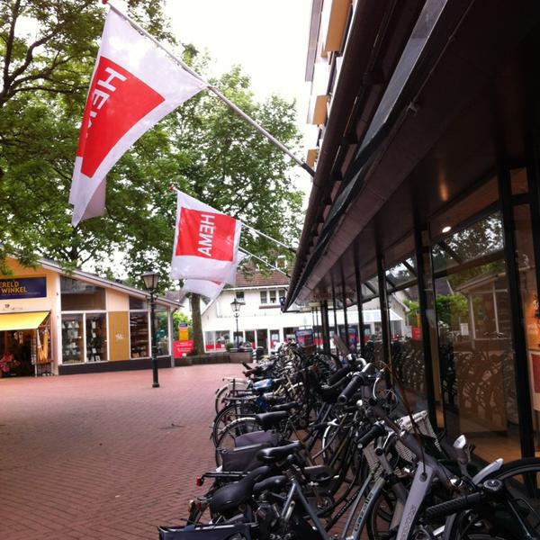 Photo taken at HEMA by Alexander O. on 7/2/2013-荷兰北荷兰省布森朱莉安娜广场98号 Photo taken at HEMA by Alexander O. on 7/2/2013