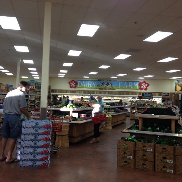 Photo taken at Trader Joe's by John D. on 7/7/2014-美国加利福尼亚州拉梅萨穆雷街5495 Photo taken at Trader Joe's by John D. on 7/7/2014