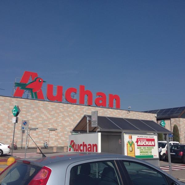 Photo taken at Auchan by Maxio75 on 9/23/2013-意大利威尼托布索伦戈费尔里那 Photo taken at Auchan by Maxio75 on 9/23/2013