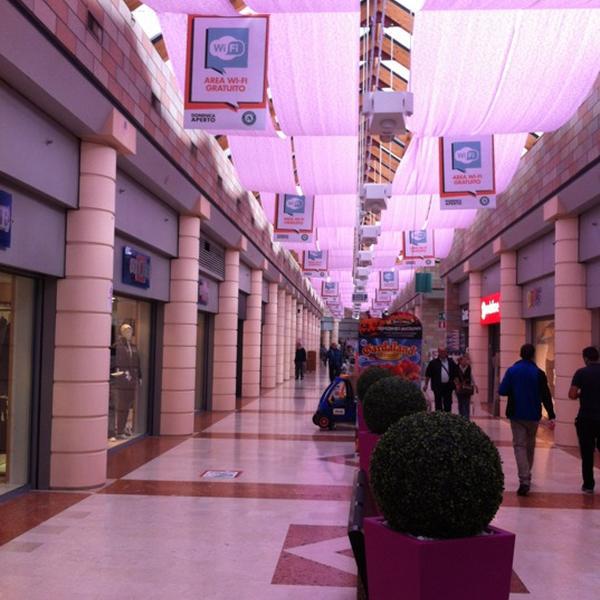 Photo taken at Auchan by Luca on 10/12/2012-意大利威尼托布索伦戈费尔里那 Photo taken at Auchan by Luca on 10/12/2012