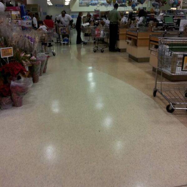 Photo taken at Publix by Heartz T. on 12/6/2012