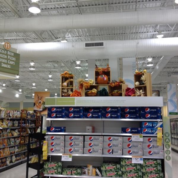 Photo taken at Publix by Javy A. on 10/29/2012