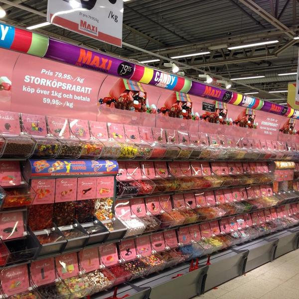 Photo taken at ICA Maxi by Hamid J. on 6/25/2014