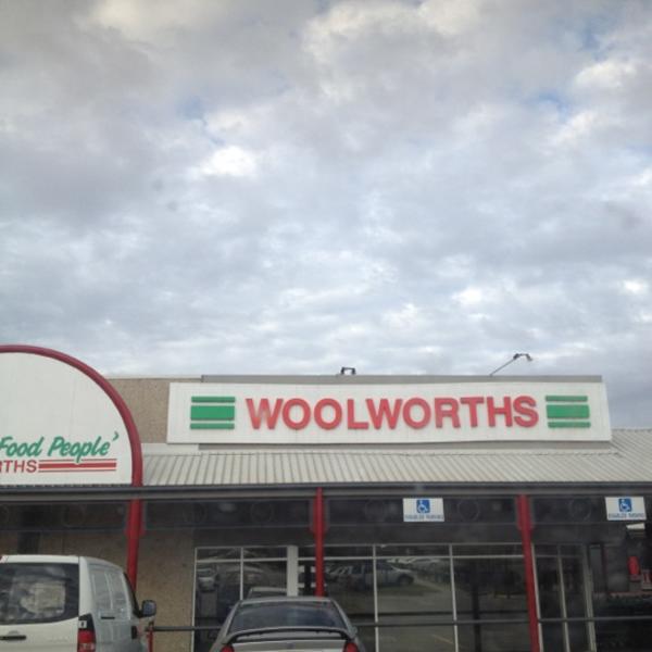 Woolworths超市沃加沃加店 新南威尔士州在王菲大道阿尔伯特湖路Woolworths超市