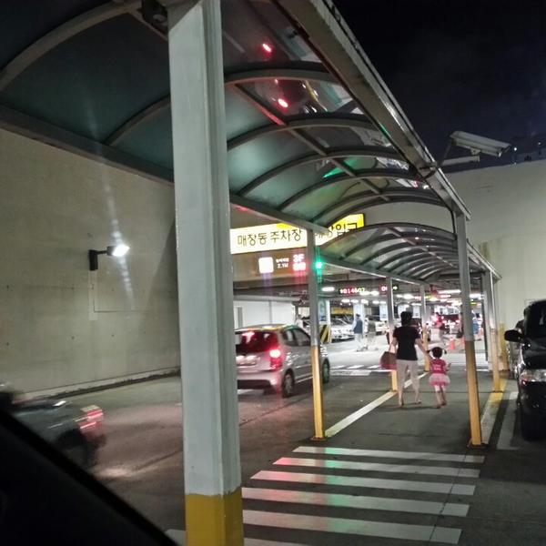 Photo taken at 이마트 (e-mart) by 장섭 이. on 6/29/2013-釜山广域市中央大街1841易买得超市 Photo taken at 이마트 (e-mart) by 장섭 이. on 6/29/2013