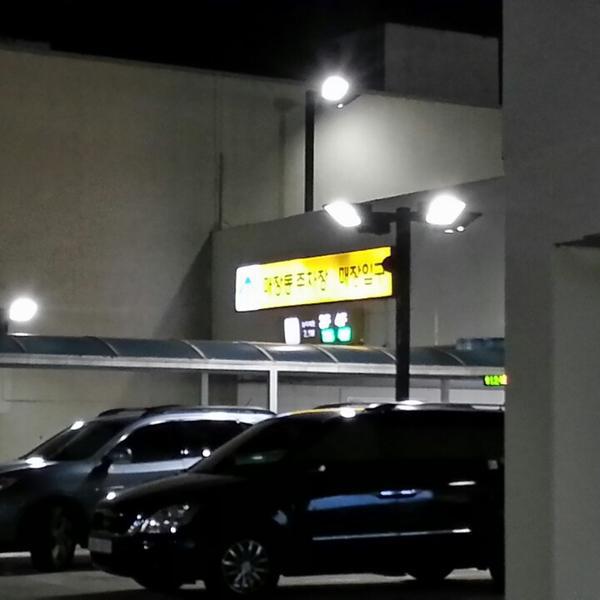 Photo taken at 이마트 (e-mart) by 장섭 이. on 5/29/2013-釜山广域市中央大街1841易买得超市 Photo taken at 이마트 (e-mart) by 장섭 이. on 5/29/2013