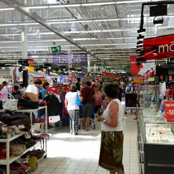 Photo taken at Carrefour by Thomas C A Tandberg B. on 7/14/2014-法国昂蒂布圣克洛德大道 Photo taken at Carrefour by Thomas C A Tandberg B. on 7/14/2014