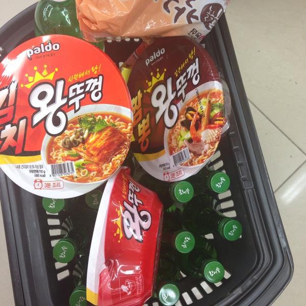 Photo taken at 이마트 에브리데이 (e-mart Everyday) by Jeong-eun K. on 9/12/2013