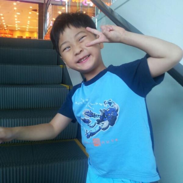 Photo taken at 롯데마트 (LOTTE Mart) by 승훈 이. on 7/14/2012