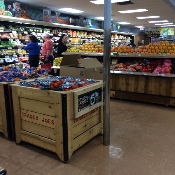 Photo taken at Trader Joe's by Jacki P. on 4/3/2015-美国加利福尼亚州雷东多海滩埃琳娜大道南1761 Photo taken at Trader Joe's by Jacki P. on 4/3/2015
