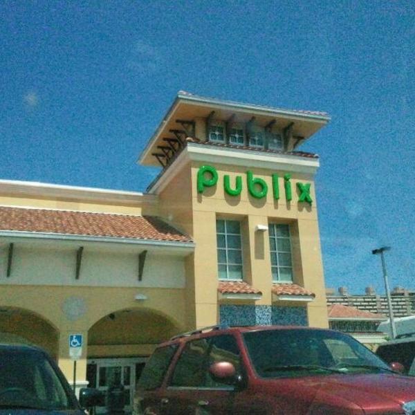 Photo taken at Publix by Jose E. on 5/28/2012