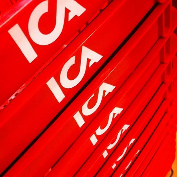 Photo taken at ICA Nära Brantingstorg by Christer on 10/11/2012-瑞典乌普萨拉布兰亭广场9 C Photo taken at ICA Nära Brantingstorg by Christer on 10/11/2012