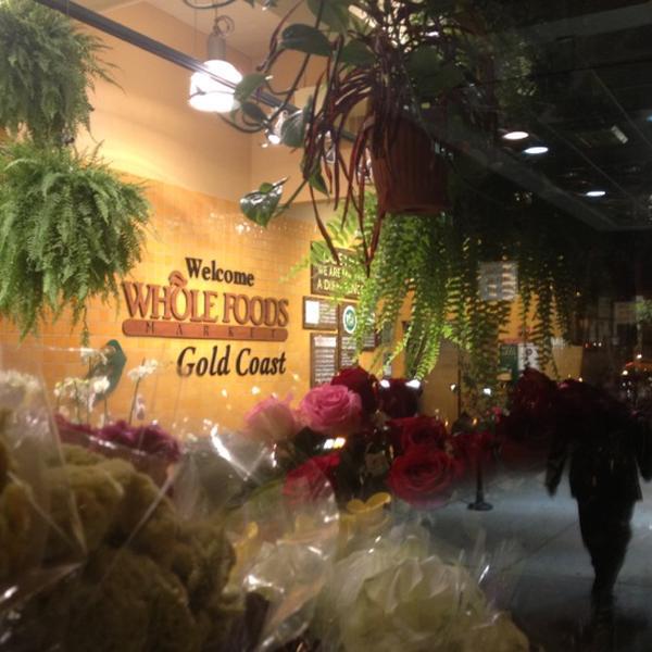 Photo taken at Whole Foods Market by Derek Q. on 8/22/2012-伊利诺芝加哥瓦休伦街30(迪尔伯恩街&北国街间) Photo taken at Whole Foods Market by Derek Q. on 8/22/2012