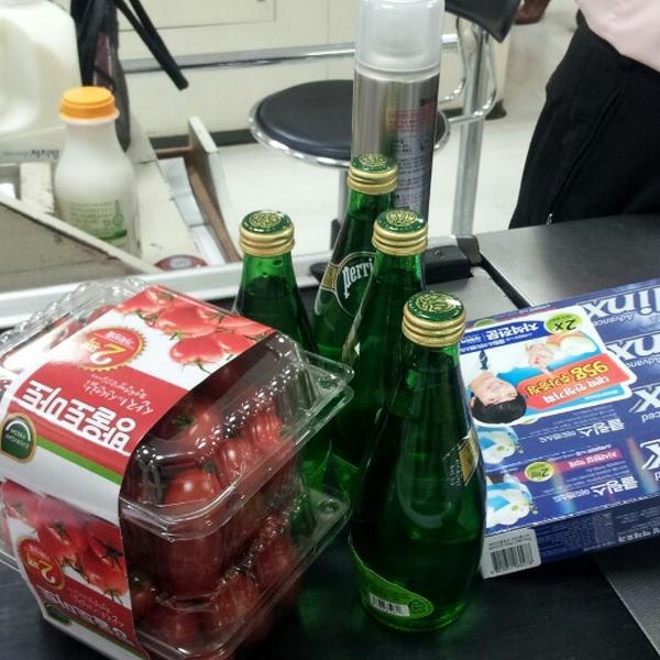 Photo taken at 롯데마트 (LOTTE Mart) by Jun K. P. on 5/6/2013