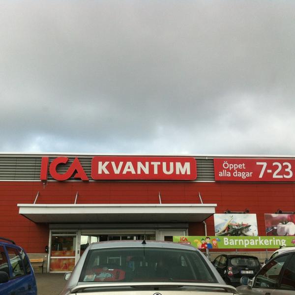 Photo taken at ICA Kvantum by Arkadia Foto C. on 8/9/2013