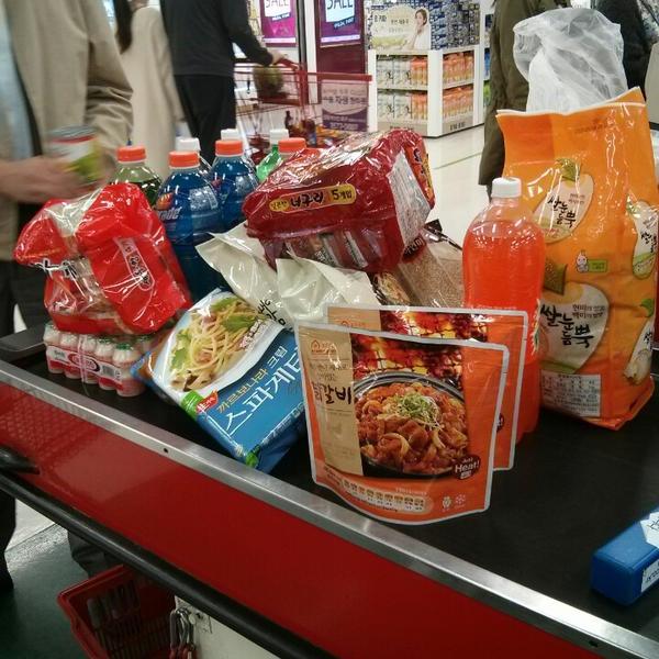 Photo taken at 홈플러스 (Home Plus) by Vadym P. on 4/16/2014-京畿道水原市灵通区1576 Photo taken at 홈플러스 (Home Plus) by Vadym P. on 4/16/2014