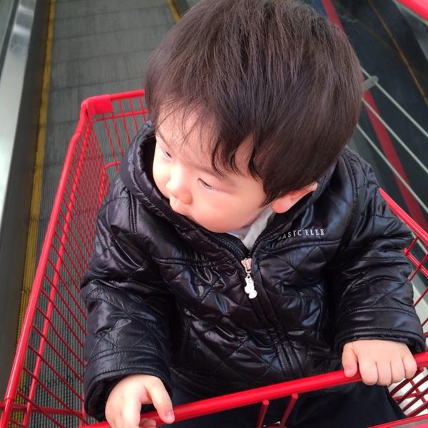 Photo taken at 홈플러스 (Home Plus) by Lee K. on 1/26/2014-京畿道水原市灵通区1576 Photo taken at 홈플러스 (Home Plus) by Lee K. on 1/26/2014