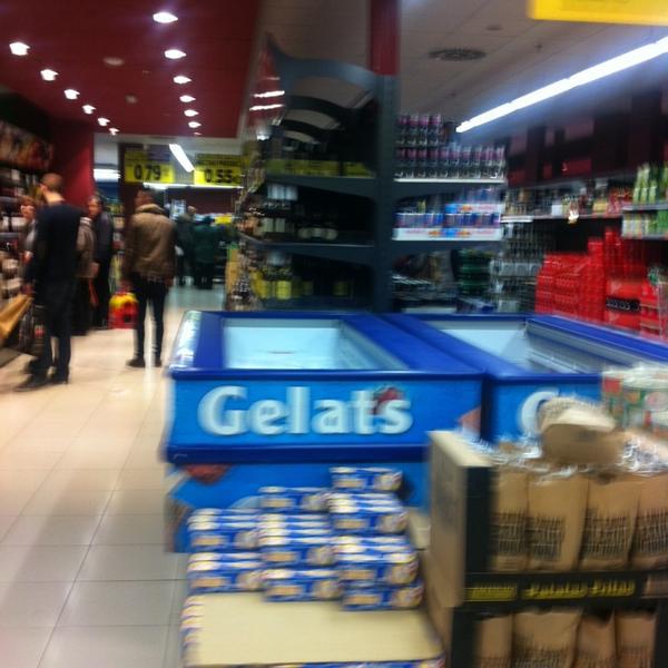 Photo taken at Mercadona by BAHITOSSA on 2/8/2014