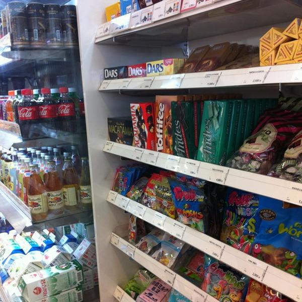 Photo taken at 올리브영 (OLIVE YOUNG) by HY K. on 4/28/2012-京畿道城南市盆唐区伊兰广场1F OliveYoung美妆店 Photo taken at 올리브영 (OLIVE YOUNG) by HY K. on 4/28/2012