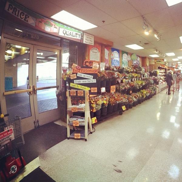 Photo taken at Trader Joe's by Benjamin J. on 11/14/2011-美国弗吉尼亚州亚历山德里亚圣亚萨北街612 Photo taken at Trader Joe's by Benjamin J. on 11/14/2011