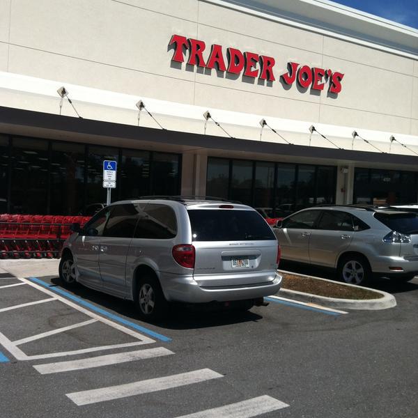 Photo taken at Trader Joes by Jenny on 5/22/2013-美国佛罗里达州萨拉索塔塔米亚米街南4101 Photo taken at Trader Joes by Jenny on 5/22/2013
