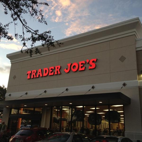 Photo taken at Trader Joes by Staci D. on 9/7/2012-美国佛罗里达州萨拉索塔塔米亚米街南4101 Photo taken at Trader Joes by Staci D. on 9/7/2012