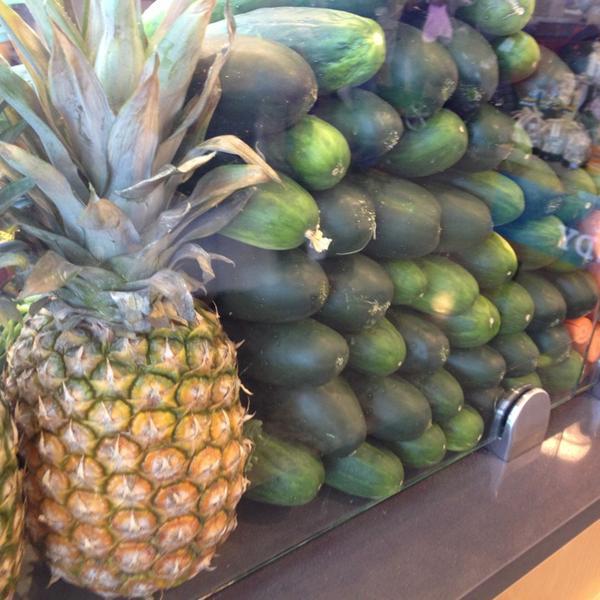 Photo taken at Whole Foods Market by Lisa H. on 6/21/2013-加尼福尼亚奥克斯纳德镇中心街道650(中收集在河滨公园) Photo taken at Whole Foods Market by Lisa H. on 6/21/2013