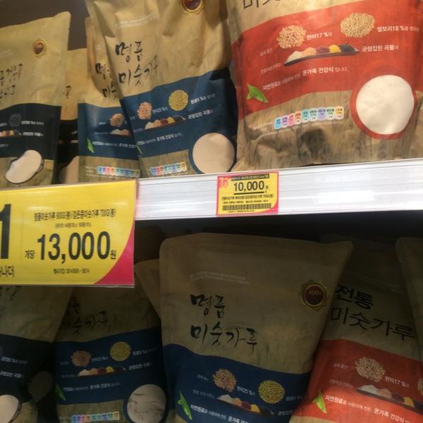 Photo taken at 홈플러스 (Home Plus) by Sole Mio o. on 5/10/2014-京畿道高阳市义山区1036 Photo taken at 홈플러스 (Home Plus) by Sole Mio o. on 5/10/2014