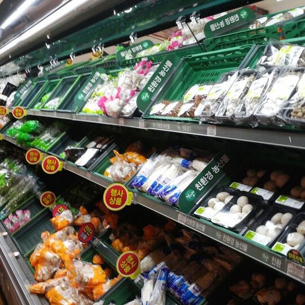 Photo taken at 홈플러스 (Home Plus) by 김 철. on 3/20/2014-京畿道高阳市义山区1036 Photo taken at 홈플러스 (Home Plus) by 김 철. on 3/20/2014