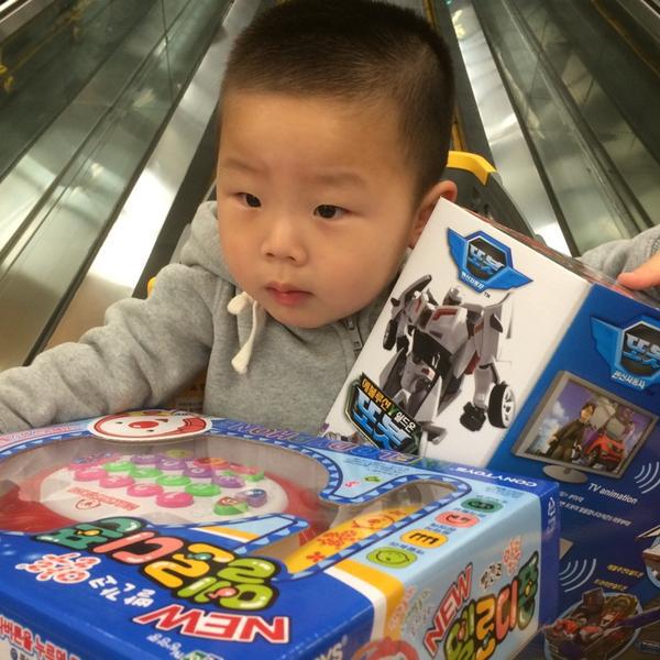 Photo taken at 이마트 (e-mart) by 영훈 지. on 5/8/2014-京畿道高阳市东阳区79易买得超市 Photo taken at 이마트 (e-mart) by 영훈 지. on 5/8/2014