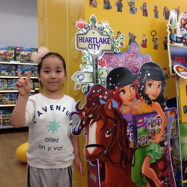 Photo taken at 이마트 (e-mart) by MeMe O. on 4/23/2014-京畿道高阳市东阳区79易买得超市 Photo taken at 이마트 (e-mart) by MeMe O. on 4/23/2014