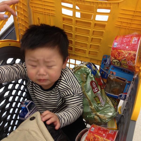 Photo taken at 이마트 (e-mart) by 영훈 지. on 11/13/2013-京畿道高阳市东阳区79易买得超市 Photo taken at 이마트 (e-mart) by 영훈 지. on 11/13/2013