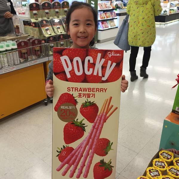 Photo taken at 이마트 (e-mart) by MeMe O. on 11/9/2014-京畿道高阳市东阳区79易买得超市 Photo taken at 이마트 (e-mart) by MeMe O. on 11/9/2014