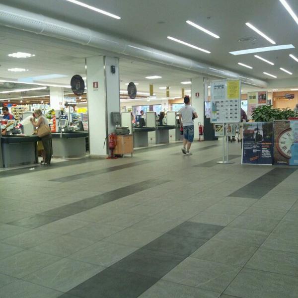 Photo taken at Coop Pontassieve by Kisik on 7/10/2012-意大利托斯卡纳蓬塔谢韦阿尔弗雷多和卡罗德尔广场1-3 Photo taken at Coop Pontassieve by Kisik on 7/10/2012