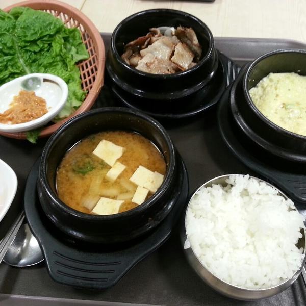 Photo taken at 이마트 (emart) by Seokjin Y. on 4/25/2014-首尔特别市数码路32-43易买得超市 Photo taken at 이마트 (emart) by Seokjin Y. on 4/25/2014