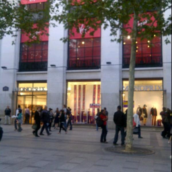 Photo taken at Monoprix by Denise V. on 9/16/2011-法国巴黎香榭丽舍大街52号 Photo taken at Monoprix by Denise V. on 9/16/2011